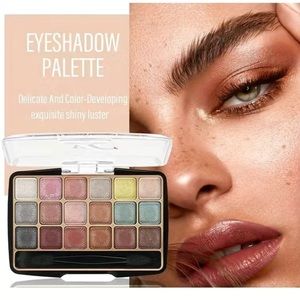 VC 18 Color Eyeshadow Palette. NWT.